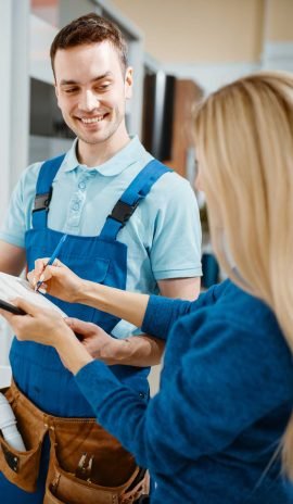 2-male-plumber-and-female-customer-in-the-kitchen-EKTSSW7.jpg